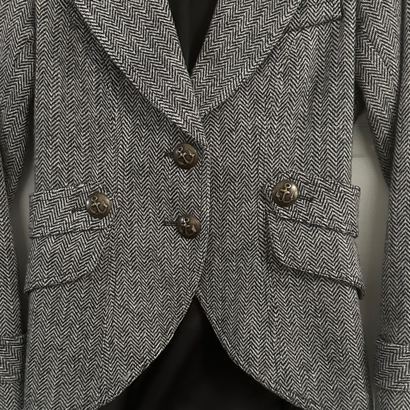 Smythe Herringbone Blazer with Elbow Patches. Size 6. 100% Wool. - Picture 6 of 8